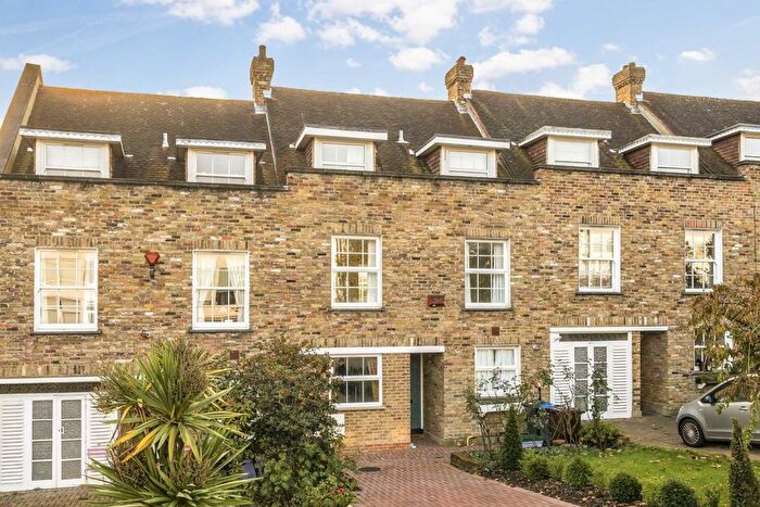 4 Bedroom Property To Rent In Somerset Road, London, SW19