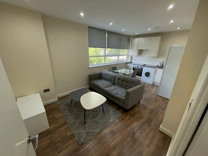 1 Bedroom Apartment To Rent In Kirkstall Gate, Leeds, LS5