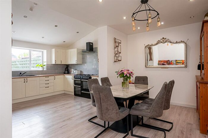 4 Bedroom Semi-Detached House For Sale In Ouseburn Avenue, York, YO26