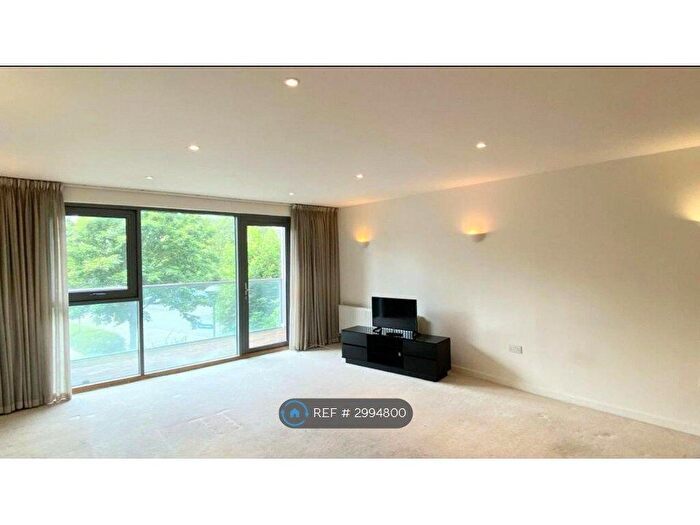 2 Bedroom Flat To Rent In Caledonian Road, Bristol, BS1