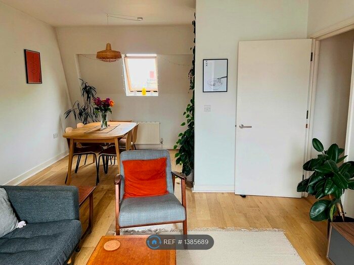 2 Bedroom Flat To Rent In Athenlay Road, London, SE15