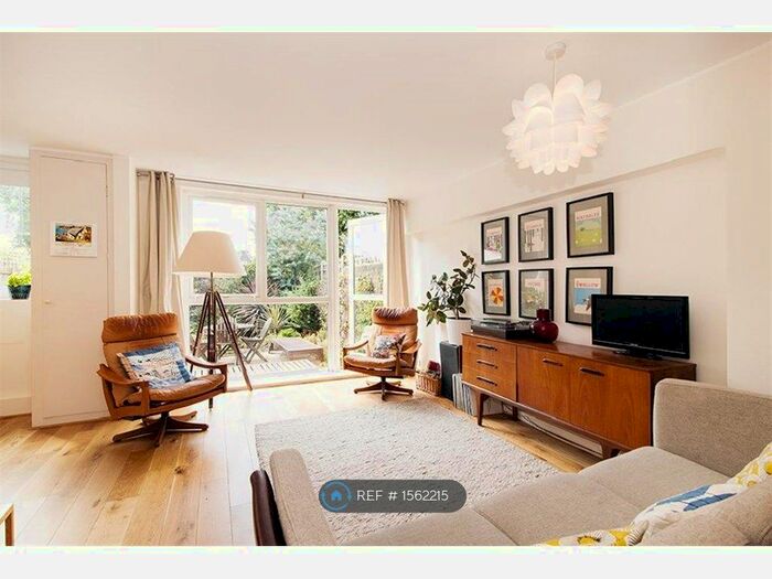 3 Bedroom Maisonette To Rent In Dorset Court, London, N1