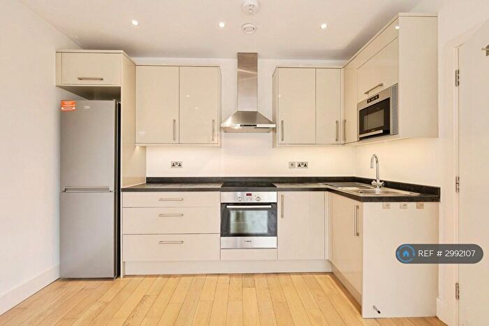 1 Bedroom Flat To Rent In Sundial Court, Surbiton, KT5
