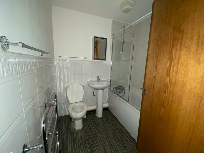 3 Bedroom Flat To Rent In Foster Street, Salford, M5