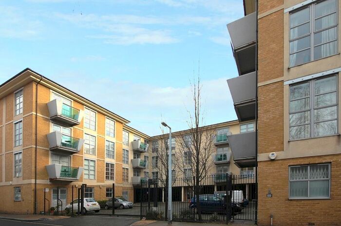 2 Bedroom Flat To Rent In The Grange, London, SE1