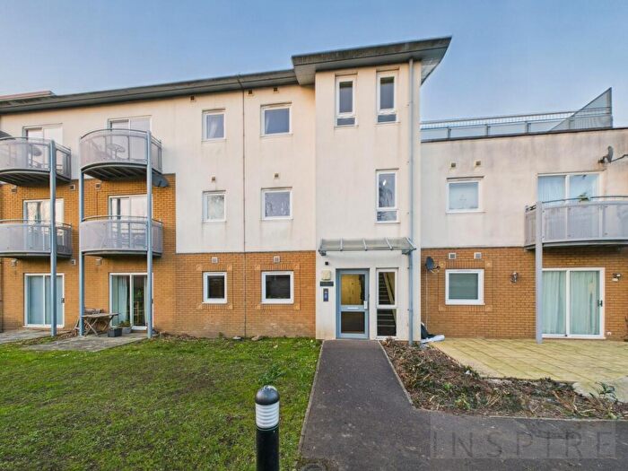 2 Bedroom Flat To Rent In Trafalgar Gardens, Reeves House Trafalgar Gardens, RH10