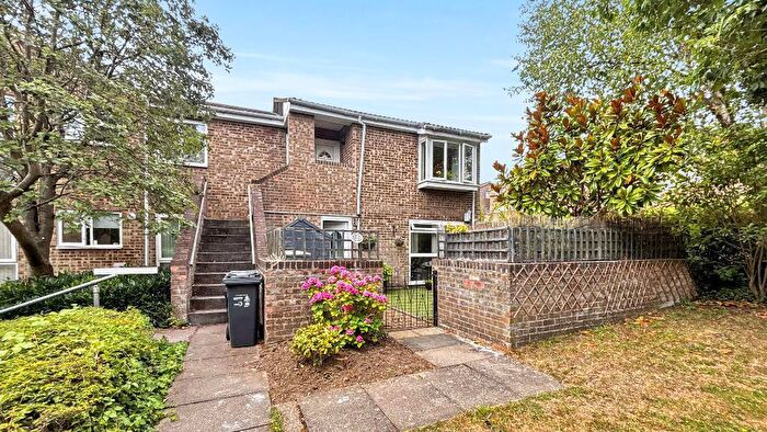2 Bedroom Maisonette For Sale In Sorrel Bank, Selsdon, CR0