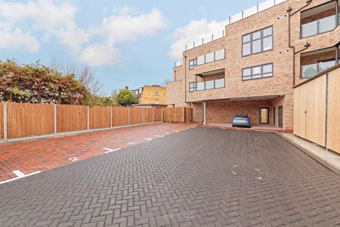 2 Bedroom Apartment To Rent In Chingford Mount Road, Chingford, E4
