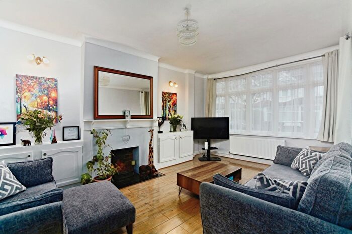 3 Bedroom Terraced House For Sale In Upwood Road, London, SW16