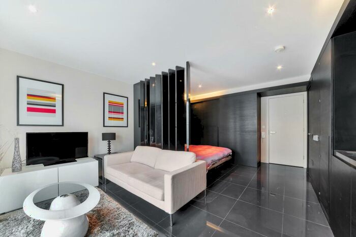 Apartment To Rent In Pan Peninsula, Canary Wharf, E14