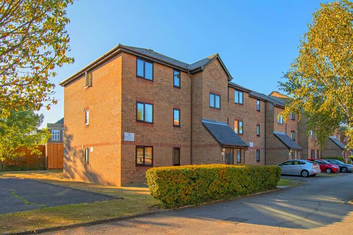 1 Bedroom Flat To Rent In Leigh Hunt Drive, N14