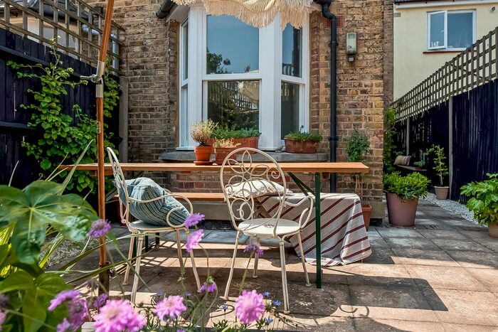 1 Bedroom Flat For Sale In Laleham Road, London, SE6