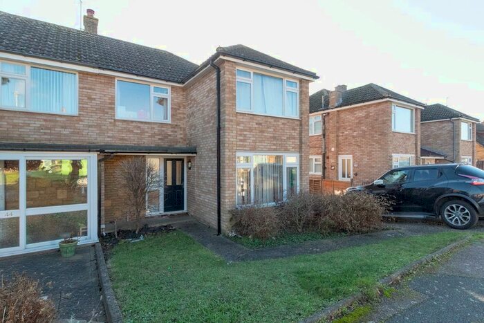 3 Bedroom Semi-Detached House To Rent In Grovelands Avenue, Hitchin, SG4