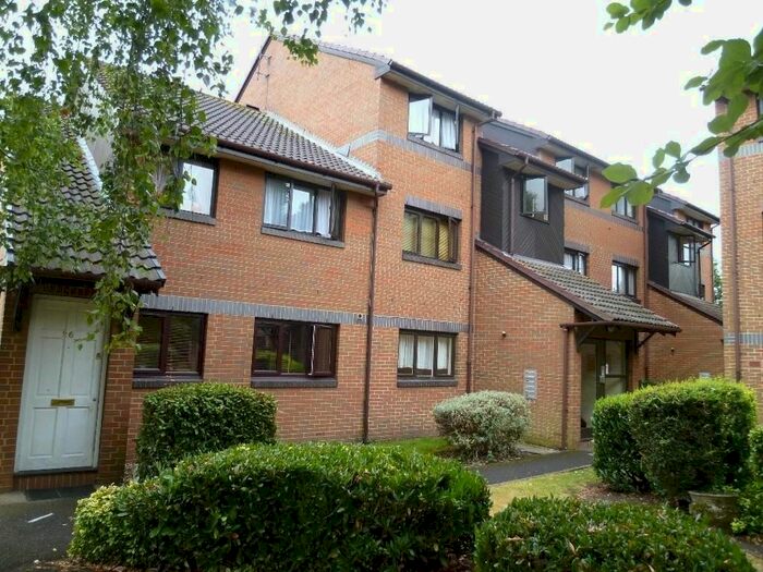 1 Bedroom Flat To Rent In Capstan Close, Chadwell Heath, Romford, RM6