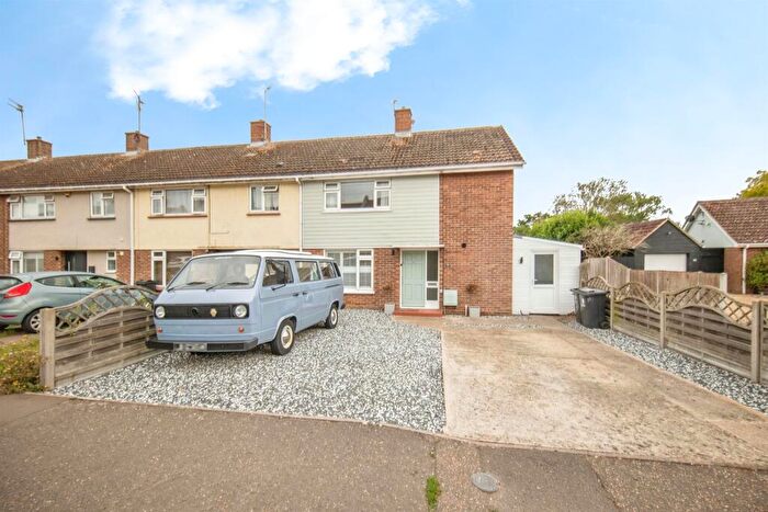 3 Bedroom Semi-Detached House For Sale In Deanes Close, Dovercourt, Harwich, CO12
