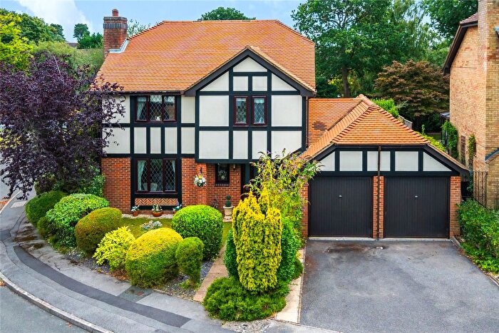 3 Bedroom Detached House For Sale In Lightwater, Surrey, GU18