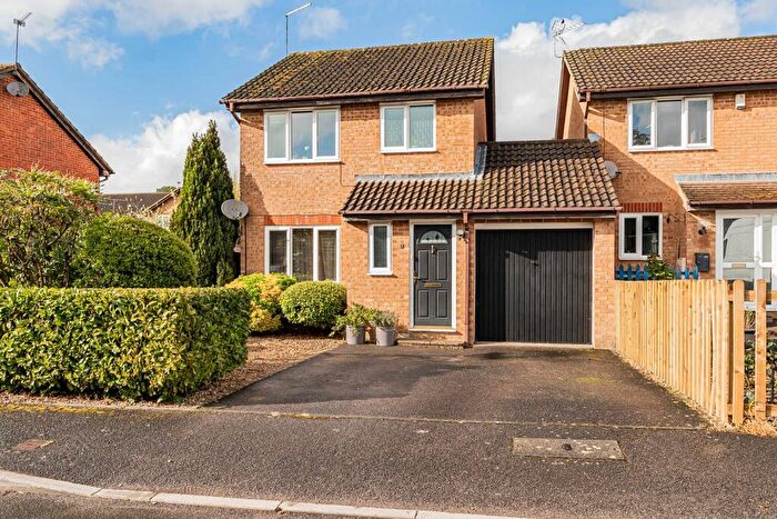 3 Bedroom Link Detached House For Sale In Mornington Road, Whitehill, Bordon, Hampshire, GU35