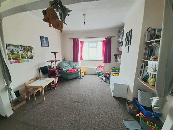 3 Bedroom Semi-Detached House For Sale In Sandsfield Lane, Gainsborough, Lincolnshire, DN21