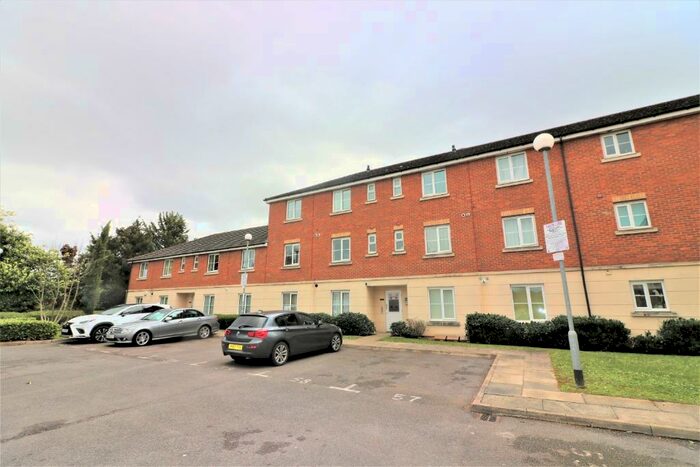 2 Bedroom Flat To Rent In St Luke's Court, Hatfield, AL10