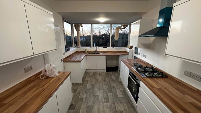 2 Bedroom Bungalow To Rent In Wickersley Road, Rotherham, S60