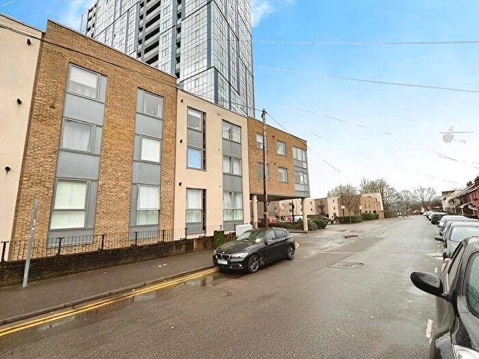 2 Bedroom Flat For Sale In Cotterells, Hemel Hempstead, HP1