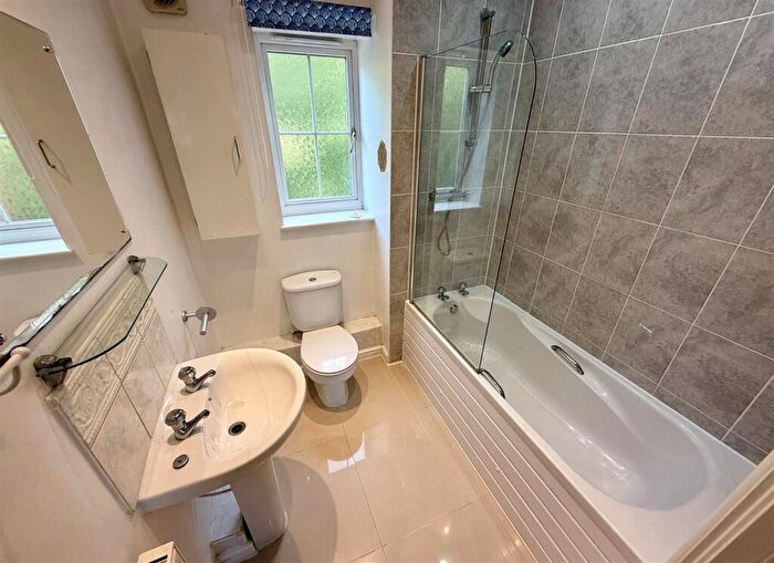 3 Bedroom Flat For Sale In Heathfield Way, Mansfield, NG18