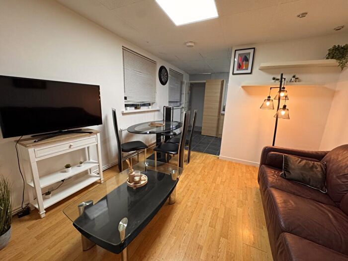 2 Bedroom Apartment To Rent In Ruthin Gardens, Cardiff, CF24