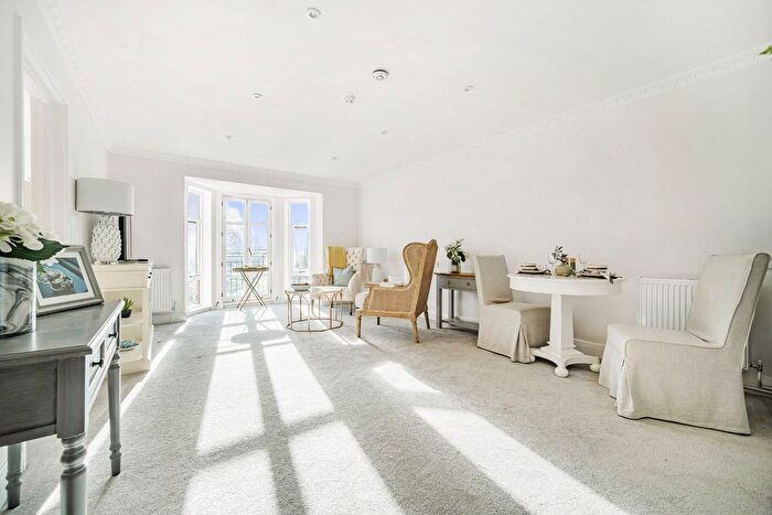 2 Bedroom Flat To Rent In Pembroke, Henley-On-Thames, Thamesfield Village, Oxfordshire, RG9