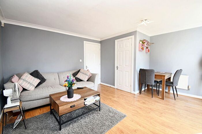 3 Bedroom Semi-Detached House For Sale In Glenmuir Close, Irlam, M44