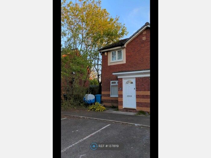 2 Bedroom Semi-Detached House To Rent In Velour Close, Salford, M3