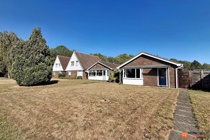 2 Bedroom Detached Bungalow For Sale In Walcot Walk, Netherton, Peterborough, PE3