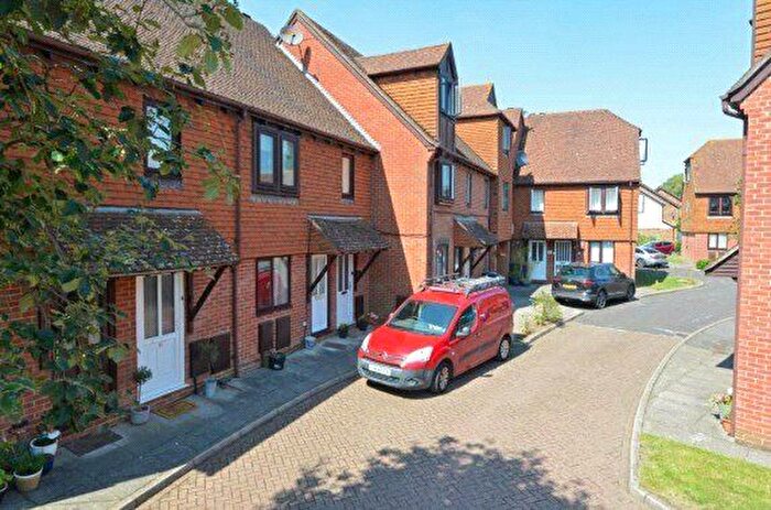1 Bedroom Flat To Rent In Wey Road, Godalming, Surrey, GU7