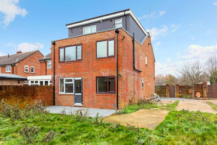 5 Bedroom Semi-Detached House To Rent In Tongham Road, Aldershot GU12