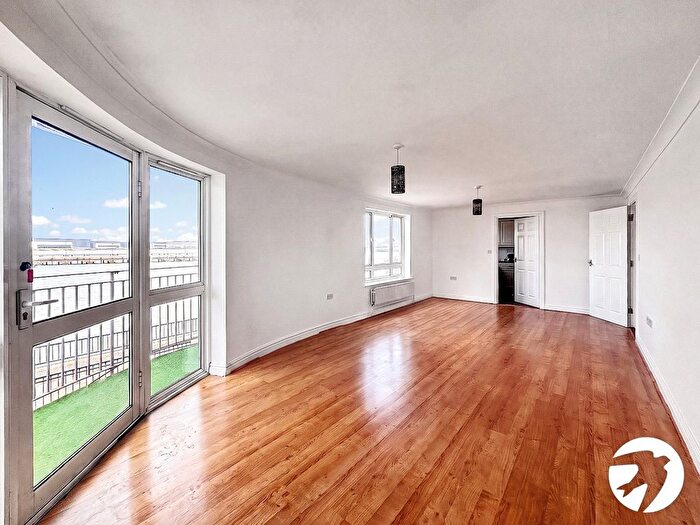 2 Bedroom Flat To Rent In Wharfside Close, Erith, Kent, DA8