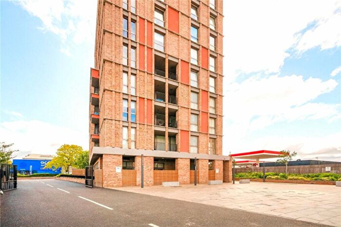 3 Bedroom Apartment To Rent In Oberman Road, London, NW10