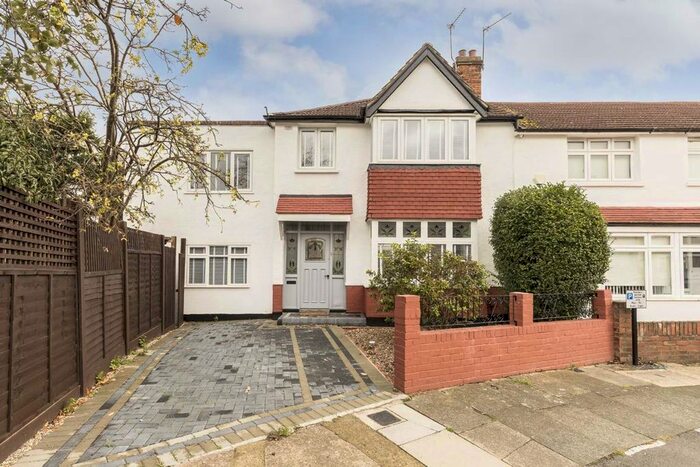 4 Bedroom Semi-Detached House To Rent In Ladycroft Road, London, SE13