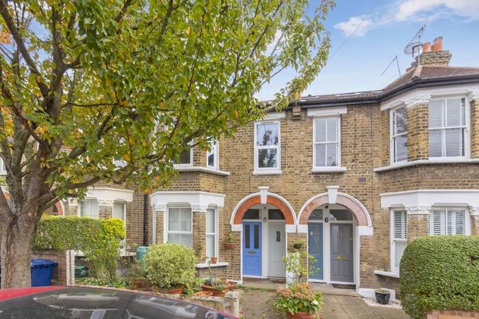 2 Bedroom Flat To Rent In Petersfield Road, London, W3