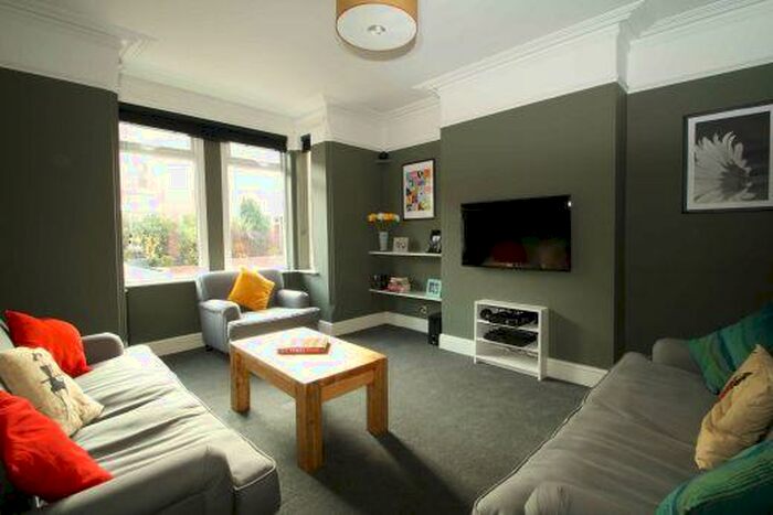 6 Bedroom Terraced House To Rent In Park Road, Loughborough, LE11