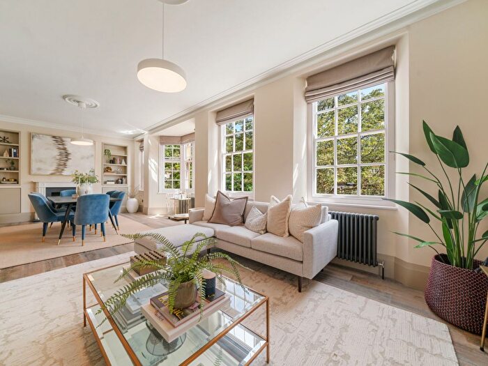 3 Bedroom Flat To Rent In The Little Boltons, London, SW5