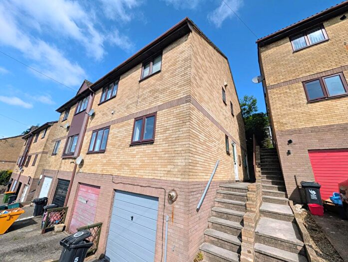 2 Bedroom Apartment To Rent In Cotswold Close, Newport, NP19