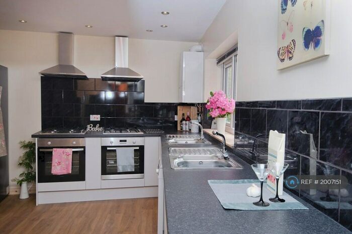 5 Bedroom Flat To Rent In Cemetery Road, Sheffield, S11