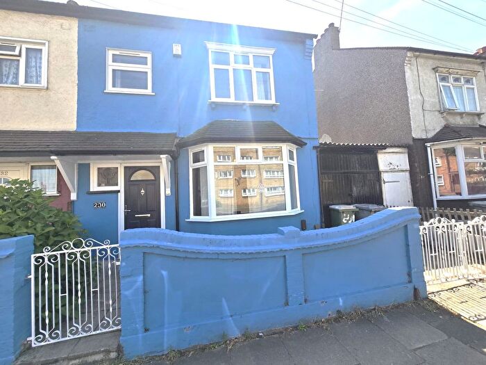 4 Bedroom Terraced House To Rent In Lonsdale Avenue, East Ham, London, Greater London, E6