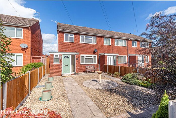 3 Bedroom End Terrace House For Sale In Barnes Way, Worcester, WR5