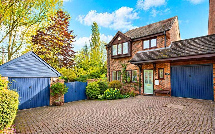 4 Bedroom Link Detached House For Sale In Kings Meadow, Kings Langley, WD4