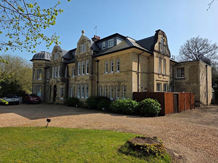 2 Bedroom Flat For Sale In Flat Highfield Hall, Fordingbridge, Hampshire, SP6