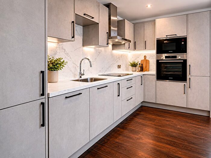 2 Bedroom Flat To Rent In Flat, Padrino Place, - Rothesay Road, Luton, Bedfordshire, LU1