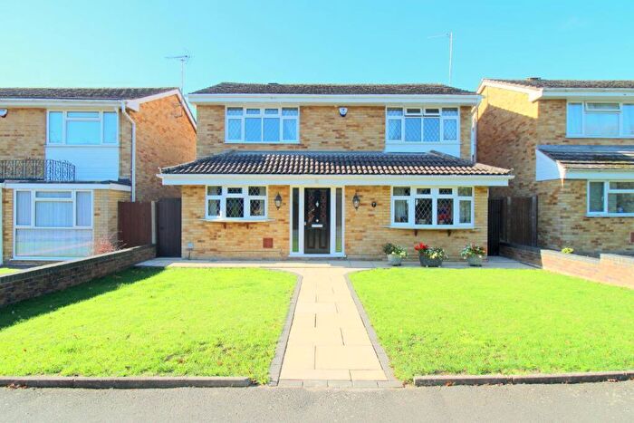 4 Bedroom Detached House For Sale In Selsey Drive, Luton, LU2
