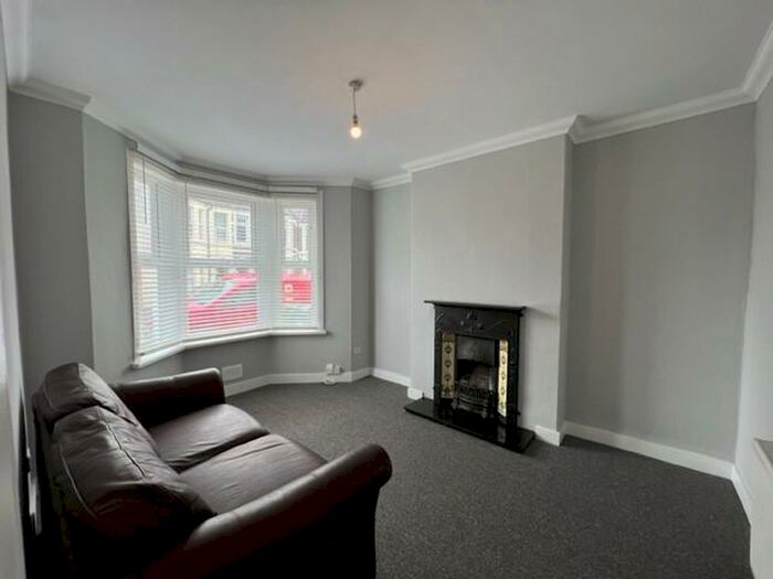 1 Bedroom Apartment To Rent In Tewkesbury Street, Cardiff, CF24