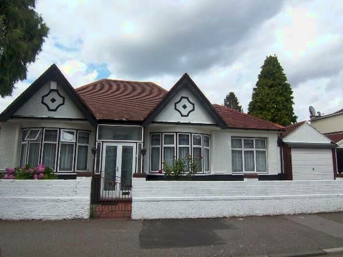 4 Bedroom Bungalow To Rent In Loxham Road, Chingford, E4