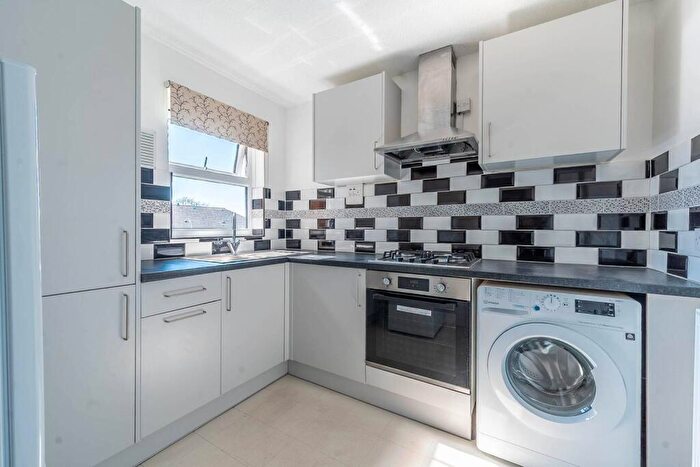 1 Bedroom Flat To Rent In Whitchurch Avenue, Edgware, HA8